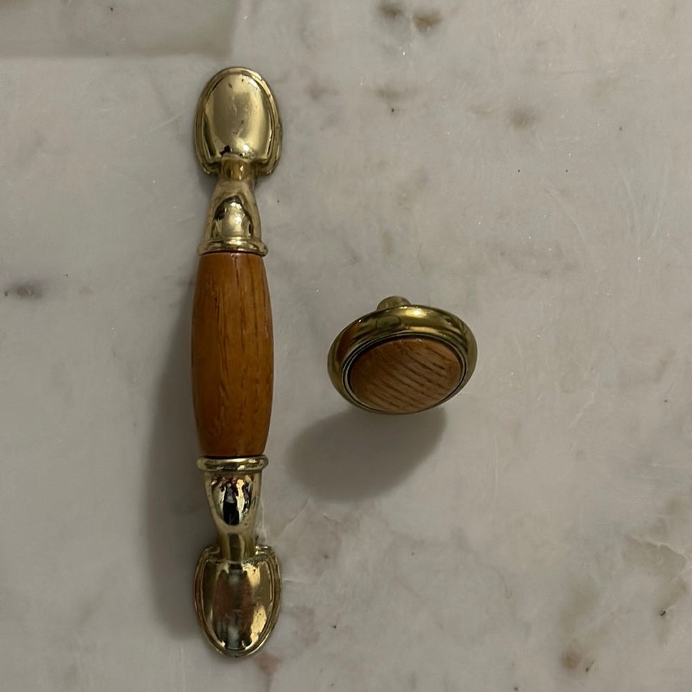 Oak Belwith Hardware cabinet/drawer pulls
